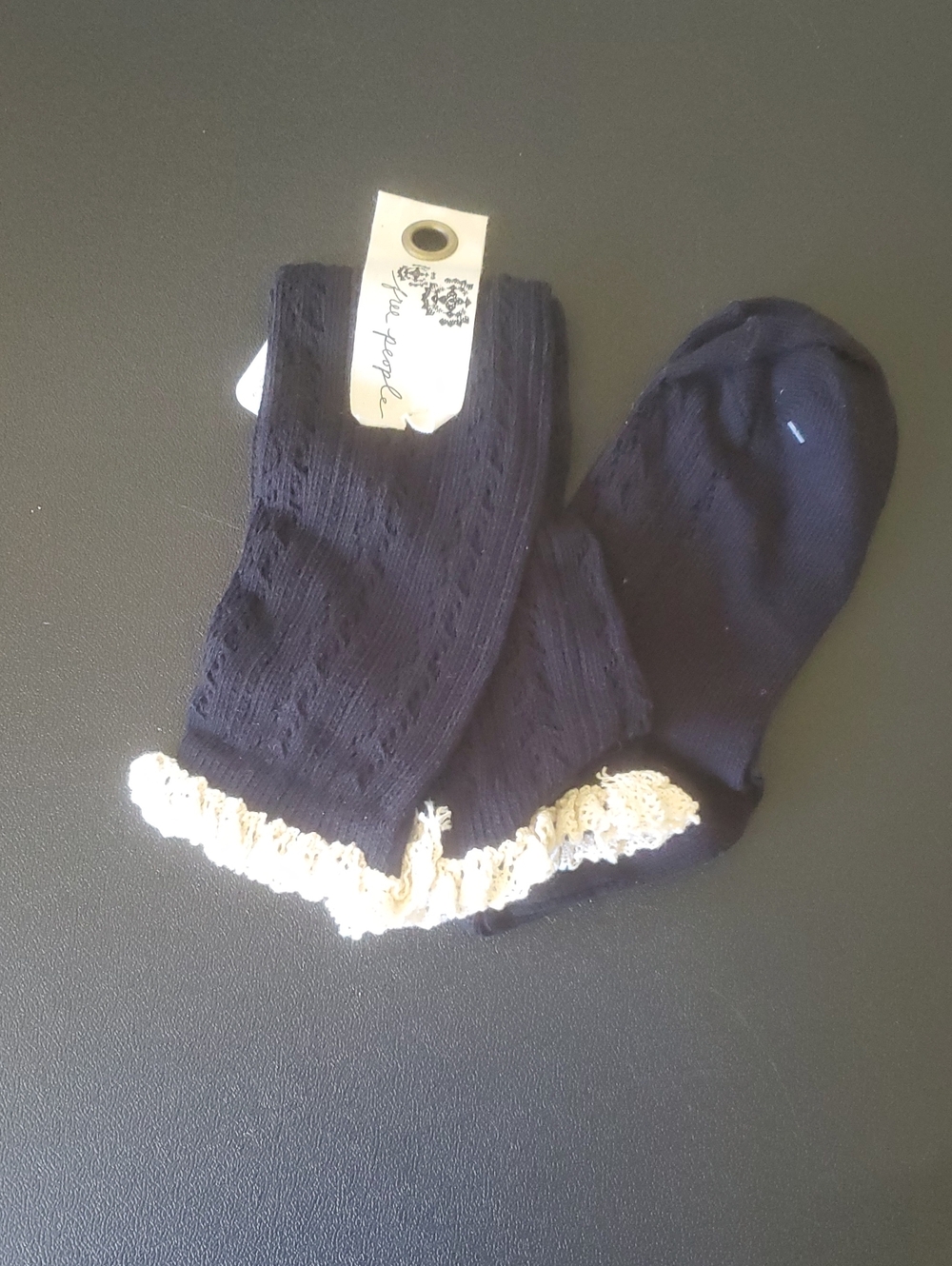 FREE PEOPLE CREW HEGHT SOCKS IN BLACK /SZ:ALL